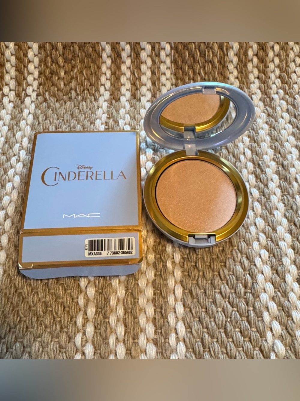 MAC Cosmetics Cinderella Luminous Peach-Gold Highlighter